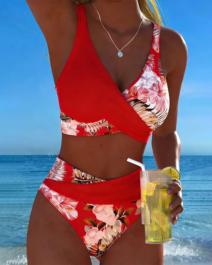 Jolina | Bikini met bloemenprint en split