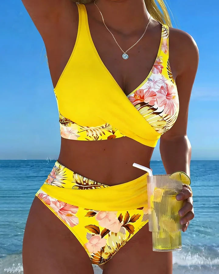 Jolina | Bikini met bloemenprint en split