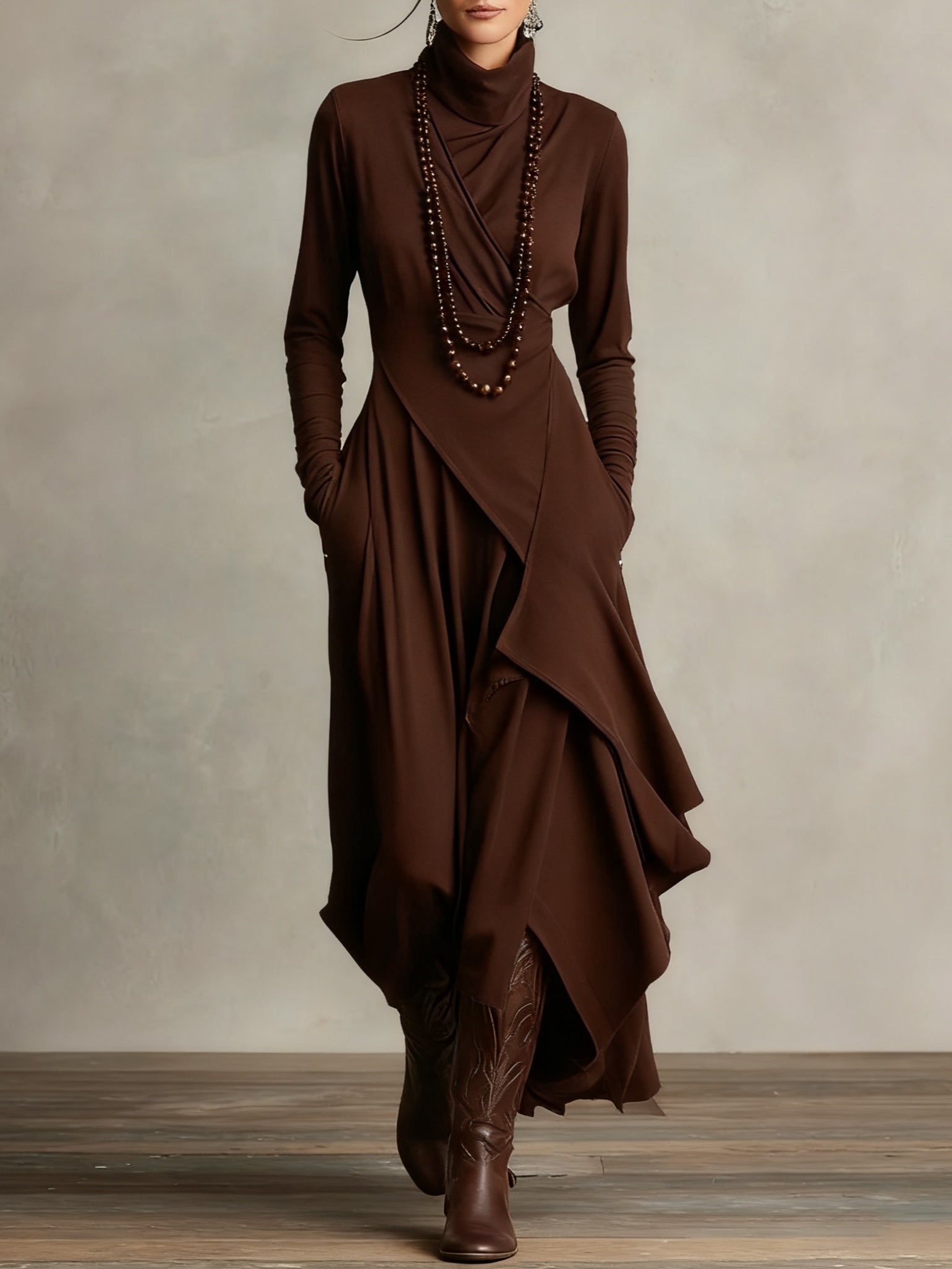 Giorgia - Asymmetrische geplooide maxi-jurk in paars met hoge hals (halsketting niet inbegrepen)