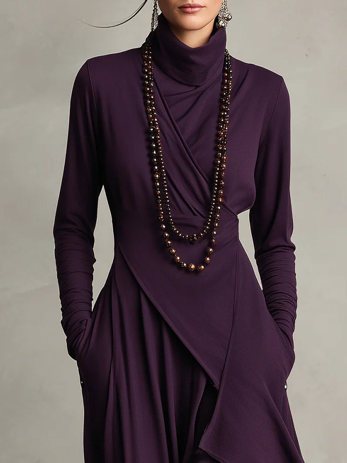 Giorgia - Asymmetrische geplooide maxi-jurk in paars met hoge hals (halsketting niet inbegrepen)